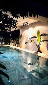 Đá sọc dưa vân nhạt ốp bể bơi